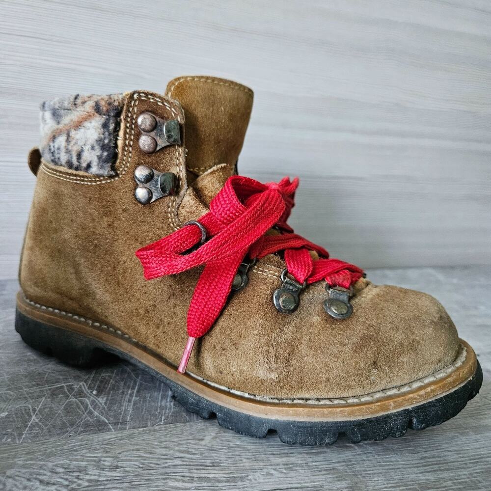 Vintage Hiking Mountain Boots‎ Brown Suede Leather Faux Fur Red Laces Size 7.5